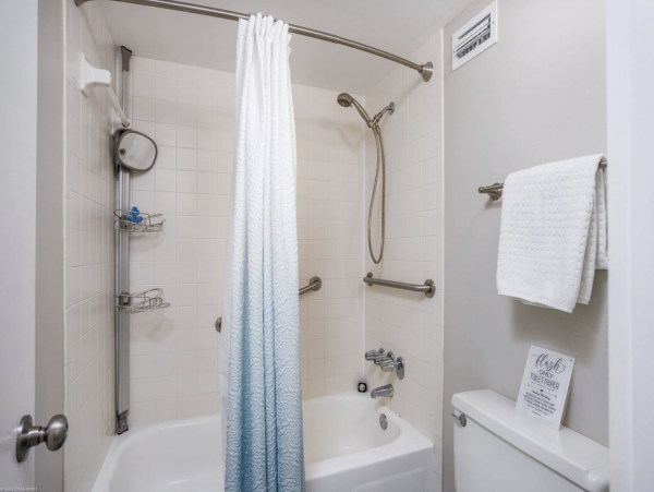 Beautiful Two Bedroom Vacation Rental Condo in Siesta Key